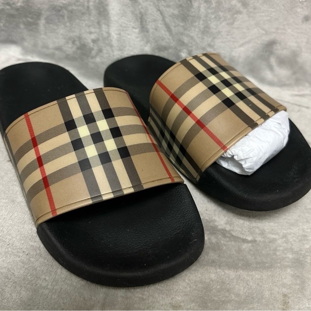 Burberry Men's Furley Vintage Check Slide
Sandals Size 42